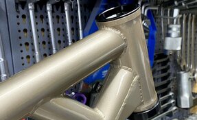 Cadre VTT Super Enduro en acier sur mesure fabriqué main en France
