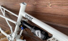 Cadre VTT suspendu sur mesure en acier fabriqué en France