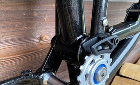 Cadre EGERIE VTT Descente sur mesure, fabriqué à la main en acier, en France.
