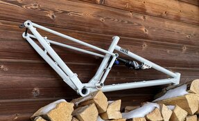 Cadre VTT suspendu sur mesure en acier fabriqué en France