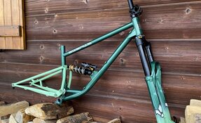 Cadre EGERIE enduro tout suspendu en acier fabriqué en France avec fourche (…)