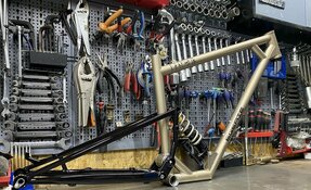Cadre VTT Super Enduro en acier sur mesure fabriqué main en France