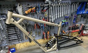 Cadre VTT Super Enduro en acier sur mesure fabriqué main en France