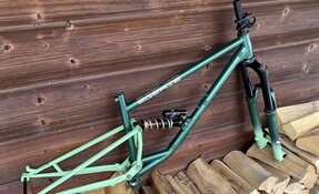 Cadre EGERIE enduro tout suspendu en acier fabriqué en France avec fourche (…)