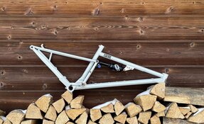 Cadre VTT suspendu sur mesure en acier fabriqué en France
