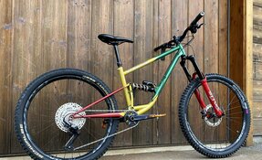 VTT EGERIE enduro tout suspendu sur mesure en acier fabriqué en France