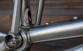 Cadre VTT Enduro en acier inoxydable Reynolds 921 fabriqué en France