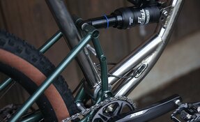 VTT ALLMOUNTAIN ENDURO tout suspendu Titane et acier fabriqué en France