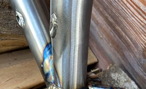 Cadre VTT en acier made in france - tube de selle cintré - pattes coulissantes