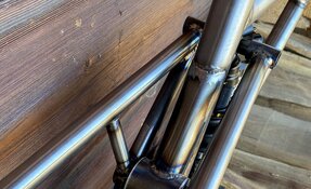 Cadre DH Descente High Pivot 200mm en acier - sur mesure fabriqué en France