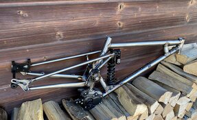 Cadre DH Descente High Pivot 200mm en acier - sur mesure fabriqué en France