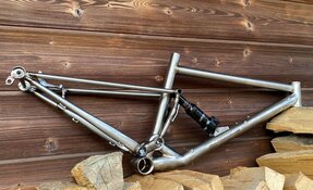 Prototype cadre VTT All Mountain - Trail - triangle avant Titane triangle (…)