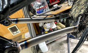 Bases sur mesure en acier pour le team peugeot E-Bike