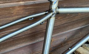 Cadre VTT en acier made in france - tube de selle cintré - pattes coulissantes