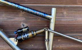 Cadre ALL MOUNTAIN tout suspendu Titane et acier INOX fabriqué en France