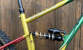 VTT EGERIE enduro tout suspendu sur mesure en acier fabriqué en France