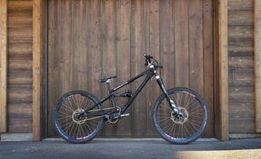 VTT de Descente / DH en acier et à boite de vitesse PINION, fabriqué en France