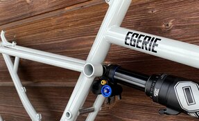 Cadre VTT suspendu sur mesure en acier fabriqué en France