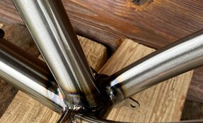 VTT semi rigide 27,5 pouces en acier sur mesure, fabriqué en France