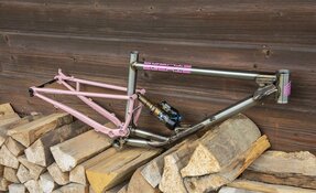 Cadre VTT EGERIE enduro tout suspendu sur mesure en acier fabriqué en France