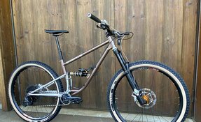 VTT EGERIE enduro tout suspendu en acier fabriqué en France